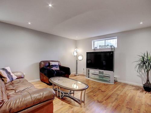 Salle familiale - 306 Rue Fontaine, Saint-Jean-Sur-Richelieu, QC - Indoor Photo Showing Living Room