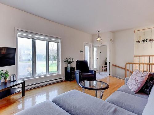 Salon - 306 Rue Fontaine, Saint-Jean-Sur-Richelieu, QC - Indoor Photo Showing Living Room