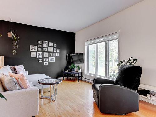 Salon - 306 Rue Fontaine, Saint-Jean-Sur-Richelieu, QC - Indoor Photo Showing Other Room