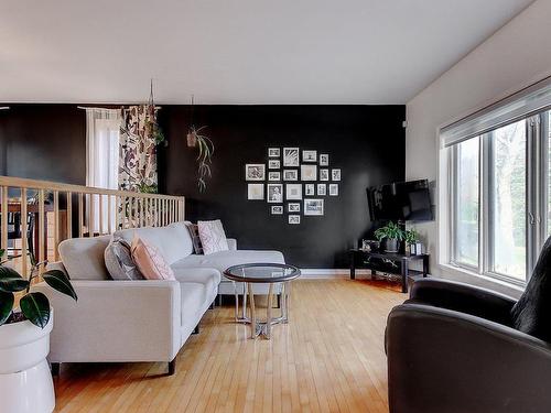 Salon - 306 Rue Fontaine, Saint-Jean-Sur-Richelieu, QC - Indoor Photo Showing Living Room