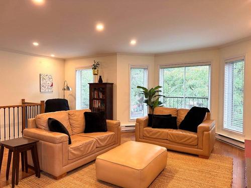 Salon - 2172 Rue Honoré-Beaugrand, Montréal (Mercier/Hochelaga-Maisonneuve), QC - Indoor Photo Showing Living Room