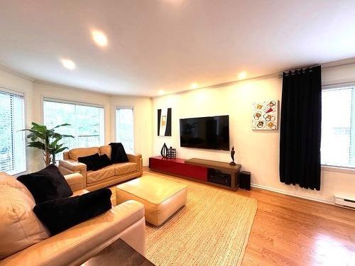 Salon - 2172 Rue Honoré-Beaugrand, Montréal (Mercier/Hochelaga-Maisonneuve), QC - Indoor Photo Showing Living Room