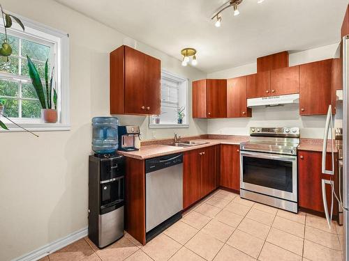 Cuisine - B-155 Rg Du Haut-De-La-Rivière N., Saint-Césaire, QC - Indoor Photo Showing Kitchen With Double Sink