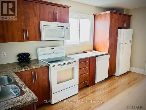 298 Balsam Street N, Timmins (Central), ON - Indoor Photo Showing Kitchen With Double Sink