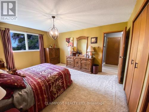 9525 Highway 11, Iroquois Falls, ON - Indoor Photo Showing Bedroom