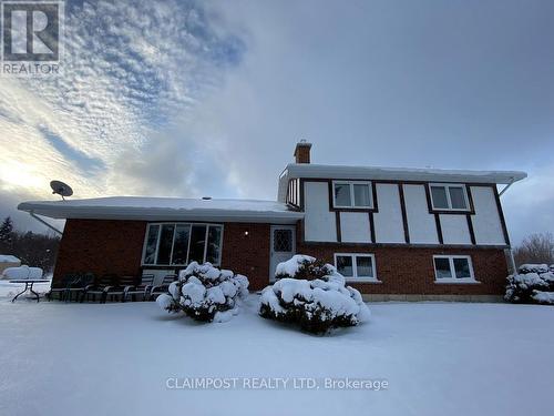 9525 Highway 11, Iroquois Falls, ON - Indoor Photo Showing Dining Room