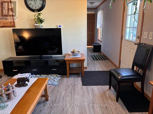 172 Remi Crescent, Timmins (Trailer Parks), ON - Indoor Photo Showing Living Room