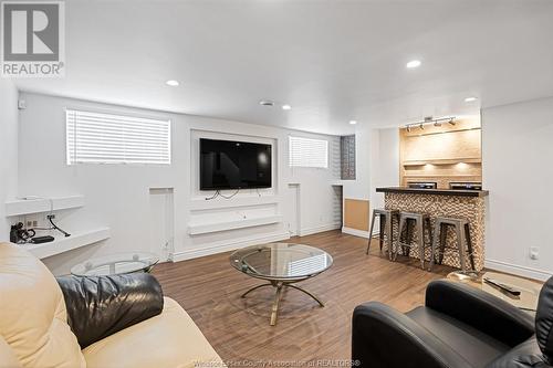 3181 Harmony Drive, Windsor, ON - Indoor Photo Showing Living Room