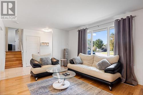 3181 Harmony Drive, Windsor, ON - Indoor Photo Showing Living Room