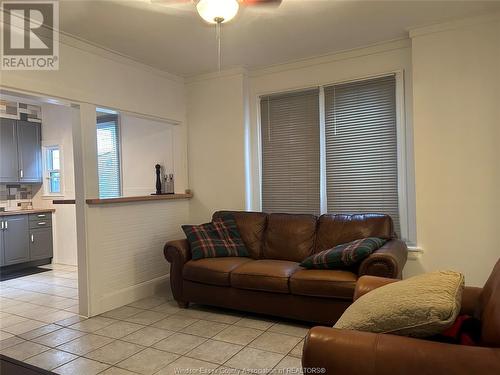 1079 Hall Avenue, Windsor, ON - Indoor Photo Showing Living Room