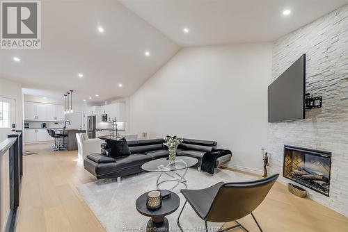 91 Boblo Island Boulevard, Amherstburg, ON - Indoor Photo Showing Living Room With Fireplace