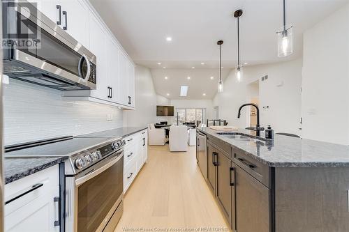 91 Boblo Island Boulevard, Amherstburg, ON - Indoor Photo Showing Kitchen With Upgraded Kitchen