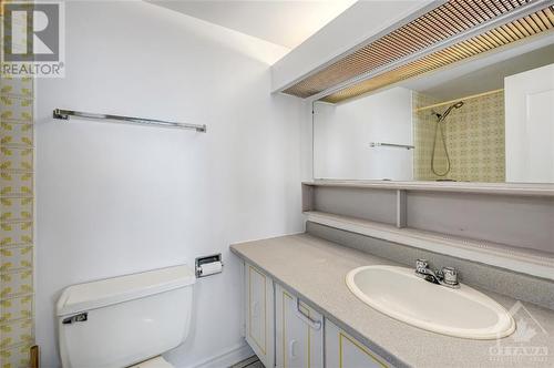 500 Laurier Avenue W Unit#1701, Ottawa, ON - Indoor Photo Showing Bathroom