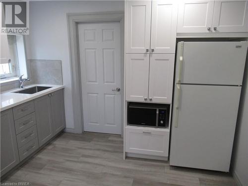 81 East Avenue, Brantford, ON - Indoor Photo Showing Kitchen