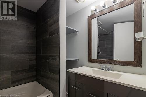 112 Vancouver Drive, Guelph, ON - Indoor Photo Showing Bathroom