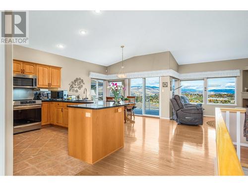 124 Sarsons Road Unit# 85, Vernon, BC - Indoor Photo Showing Kitchen