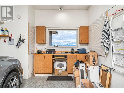 124 Sarsons Road Unit# 85, Vernon, BC - Indoor Photo Showing Garage