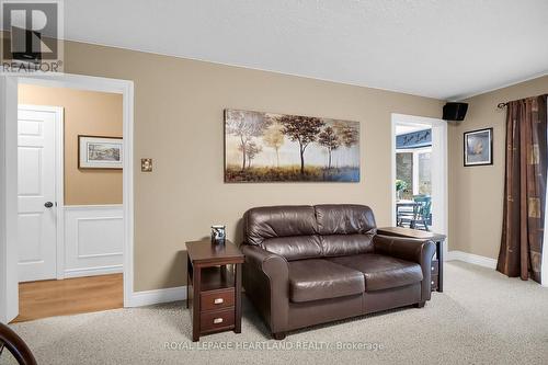 15 Chalfont Road, London, ON - Indoor Photo Showing Living Room