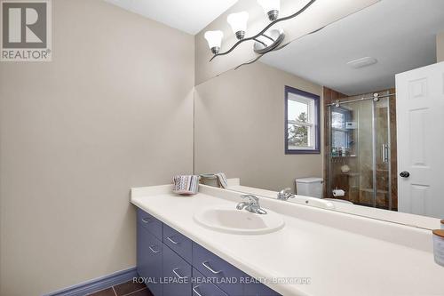 15 Chalfont Road, London, ON - Indoor Photo Showing Bathroom