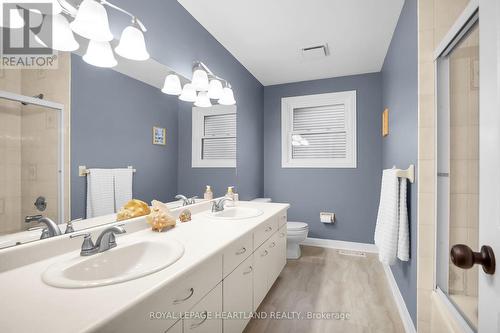 15 Chalfont Road, London, ON - Indoor Photo Showing Bathroom