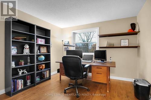 15 Chalfont Road, London, ON - Indoor Photo Showing Office