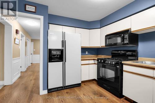 15 Chalfont Road, London, ON - Indoor Photo Showing Kitchen