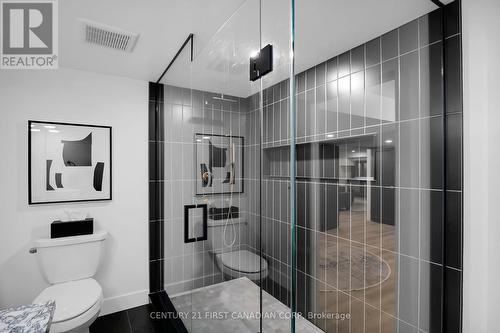 10258 Princess Street, Lambton Shores (Grand Bend), ON - Indoor Photo Showing Bathroom