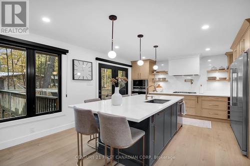 10258 Princess Street, Lambton Shores (Grand Bend), ON - Indoor Photo Showing Kitchen With Double Sink With Upgraded Kitchen