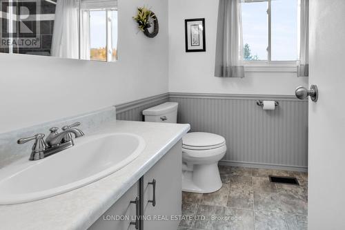 14 Seaforth Court, London, ON - Indoor Photo Showing Bathroom