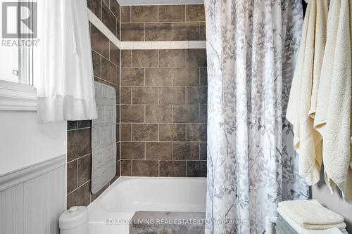 14 Seaforth Court, London, ON - Indoor Photo Showing Bathroom