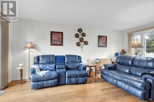 14 Seaforth Court, London, ON - Indoor Photo Showing Living Room