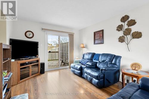 14 Seaforth Court, London, ON - Indoor Photo Showing Living Room