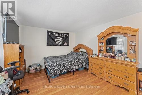 110/112 Euphemia Street N, Sarnia, ON - Indoor Photo Showing Bedroom