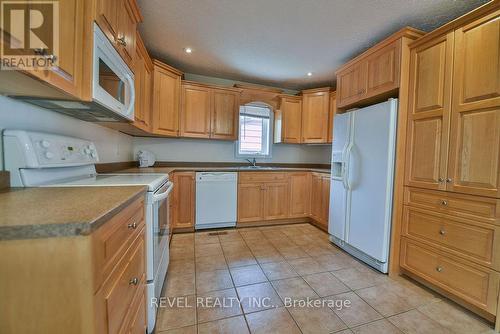 39 Crescent Avenue, Timmins (Algonquin To Jubilee), ON - Indoor Photo Showing Kitchen