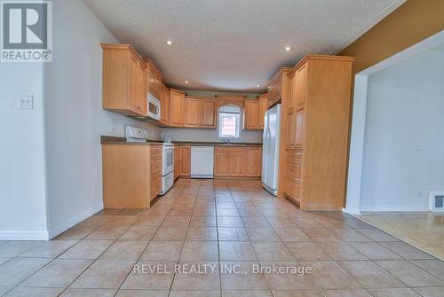 39 Crescent Avenue, Timmins (Algonquin To Jubilee), ON - Indoor Photo Showing Kitchen