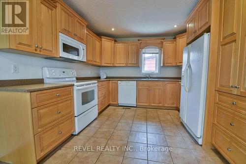 39 Crescent Avenue, Timmins (Algonquin To Jubilee), ON - Indoor Photo Showing Kitchen