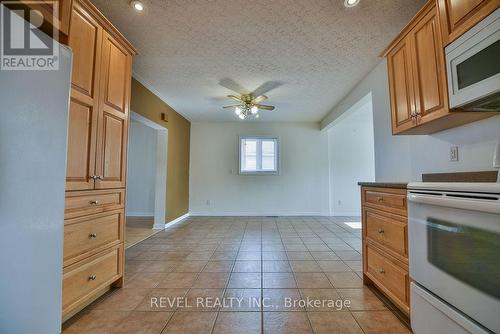 39 Crescent Avenue, Timmins (Algonquin To Jubilee), ON - Indoor Photo Showing Kitchen