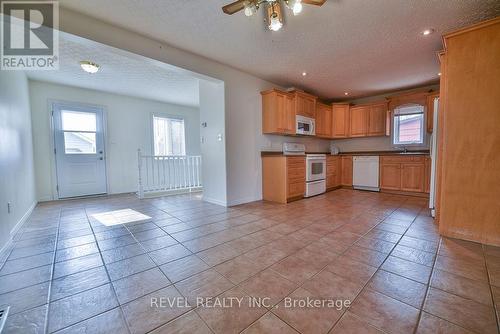 39 Crescent Avenue, Timmins (Algonquin To Jubilee), ON - Indoor Photo Showing Kitchen