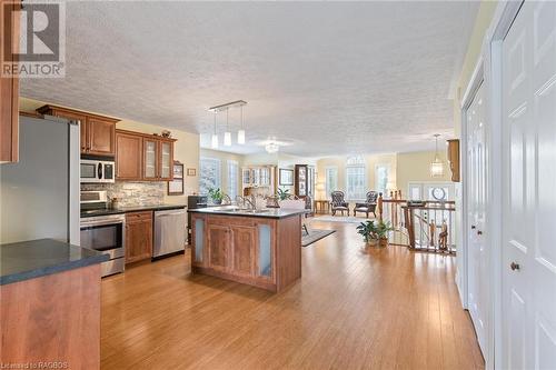 414 4Th Street S, Hanover, ON - Indoor Photo Showing Kitchen