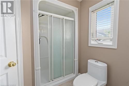 414 4Th Street S, Hanover, ON - Indoor Photo Showing Bathroom