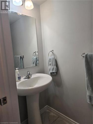 145 Hollybrook Trail, Kitchener, ON - Indoor Photo Showing Bathroom