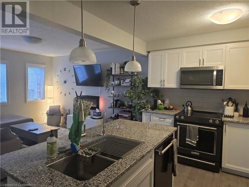 145 Hollybrook Trail, Kitchener, ON - Indoor Photo Showing Kitchen