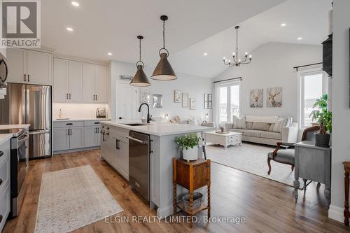 5 Dunning Way, St. Thomas, ON - Indoor Photo Showing Kitchen With Upgraded Kitchen