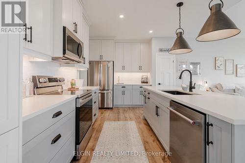 5 Dunning Way, St. Thomas, ON - Indoor Photo Showing Kitchen With Upgraded Kitchen