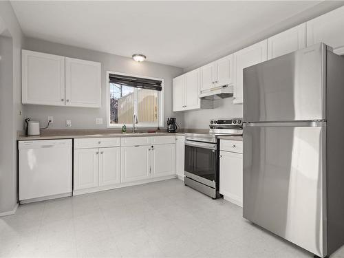 2768 Kingswood Rd, Langford, BC - Indoor Photo Showing Kitchen