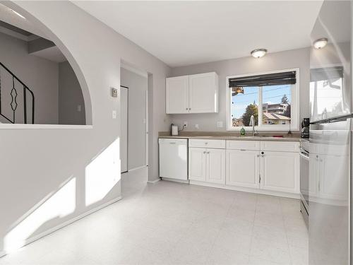 2768 Kingswood Rd, Langford, BC - Indoor Photo Showing Kitchen