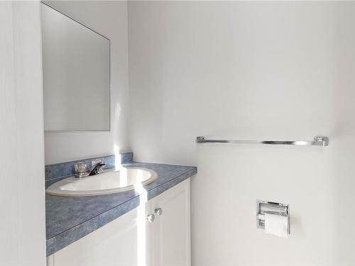 2768 Kingswood Rd, Langford, BC - Indoor Photo Showing Bathroom