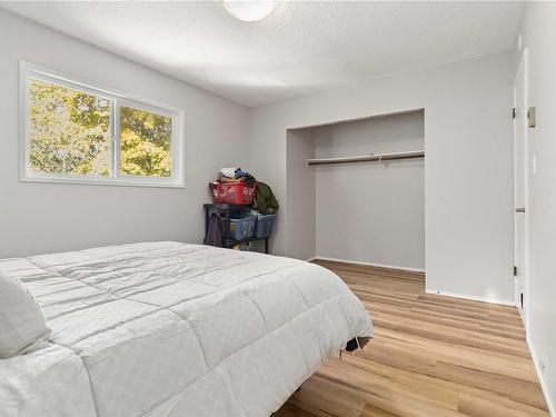 2768 Kingswood Rd, Langford, BC - Indoor Photo Showing Bedroom