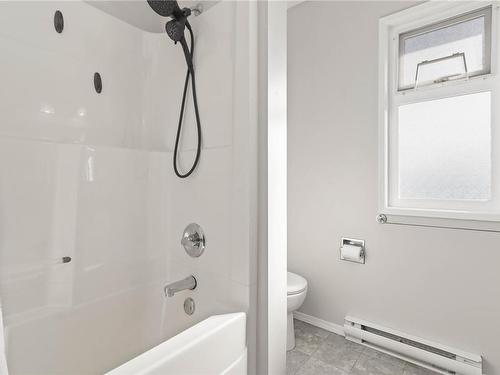 2768 Kingswood Rd, Langford, BC - Indoor Photo Showing Bathroom