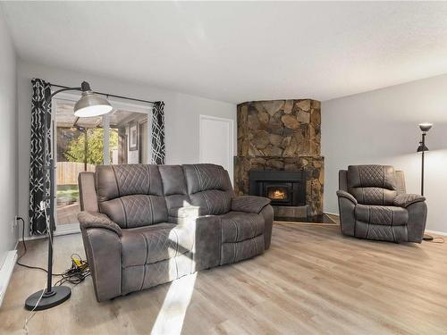 2768 Kingswood Rd, Langford, BC - Indoor Photo Showing Living Room With Fireplace